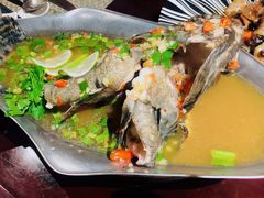 泰式酸辣汁蒸石斑鱼-食肆&Fourteen(武林夜市店)