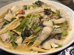 支竹焖麦溪皖鱼-九记路边鸡(穗盐路店)