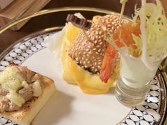 -卡普里披萨·牛扒·下午茶