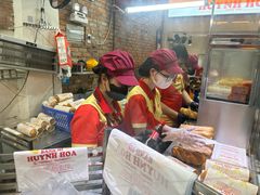 -Bánh Mì Huynh Hoa