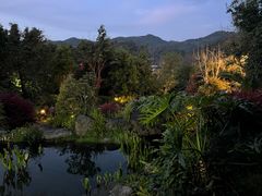 -腾冲洞山温泉村