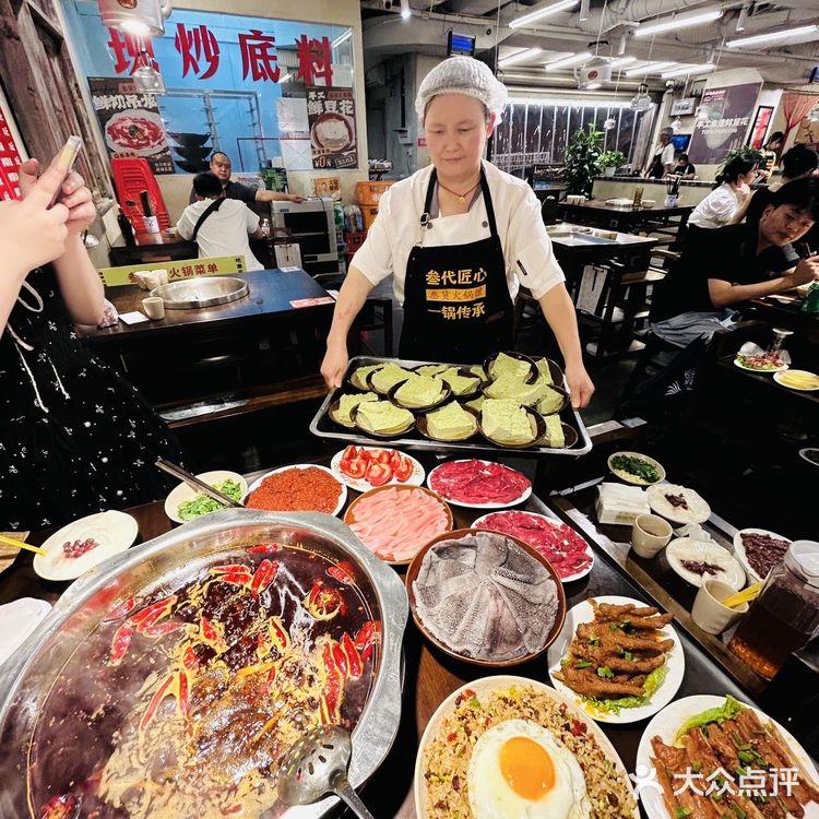 姐妹们！我在观音桥发现一家性价比逆天的火锅！