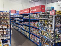 -逝水玩具折扣店