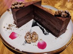 多重巧克力蛋糕-THE CUT Rooftop顶楼牛排餐吧(环贸iapm店)