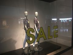 -URBAN REVIVO(高德置地广场·春广场店)