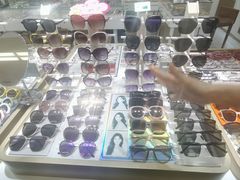 -美式眼镜·授权蔡司.依视路.尼康.豪雅.明月(人民广场店)