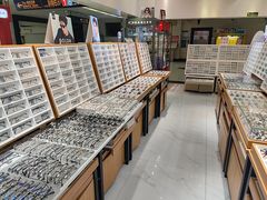 -美式眼镜·授权蔡司.依视路.尼康.豪雅.明月(人民广场店)