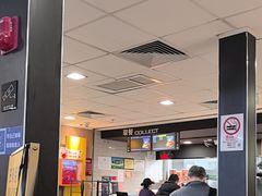 -麦当劳(上海虹桥站30B检票口楼上)