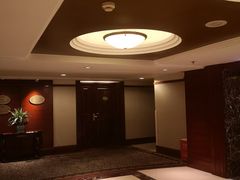-深圳富苑皇冠假日套房酒店