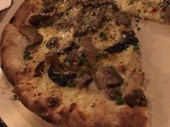蘑菇烟熏牛奶芝士披萨-PIZZA BIANCA(民园店)