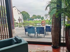 -梁鸿湿地丽笙度假酒店大堂吧