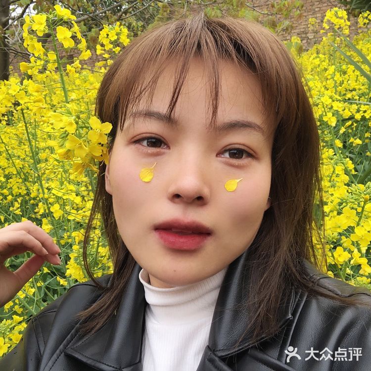 油菜花盛开地