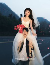 -雪中彩影婚纱摄影·微光艺术中心