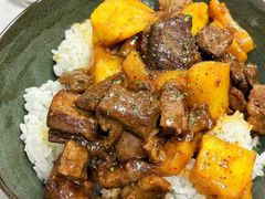 菠萝牛肉饭-喜莲咖啡