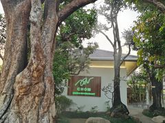 -Chom Cafe and Restaurant