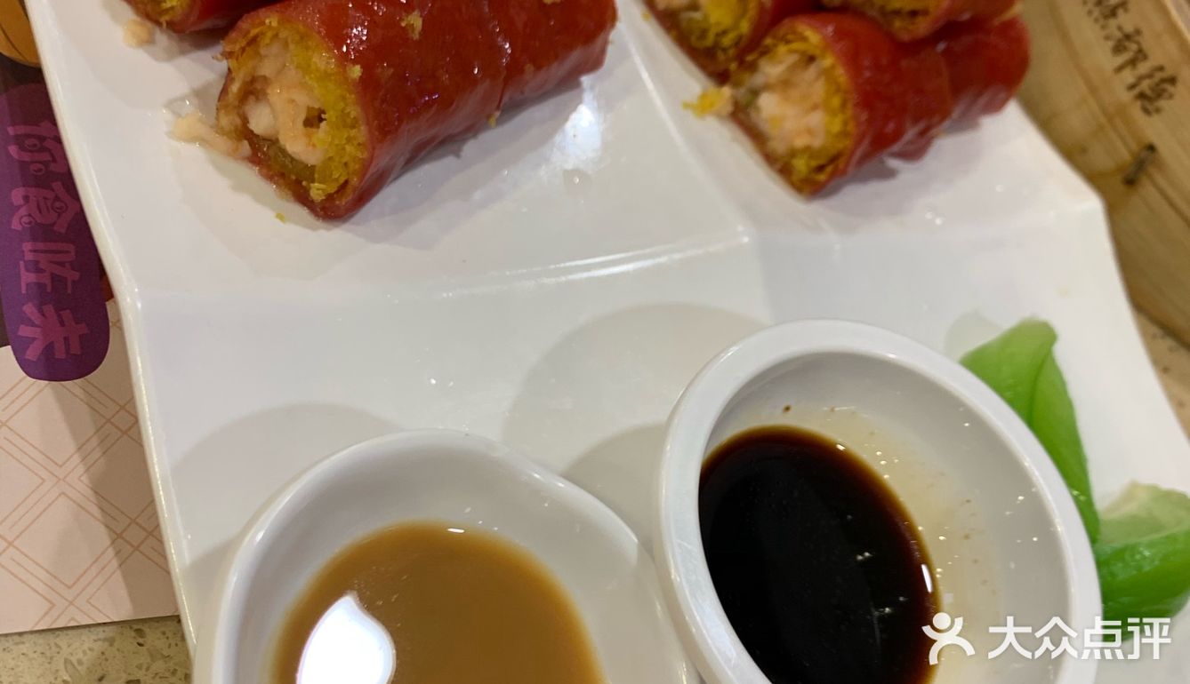 朋友约聚餐，五点半去拿位就开始排队了，太受欢迎