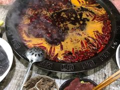 -渝嘴小老弟老火锅(华新村店)