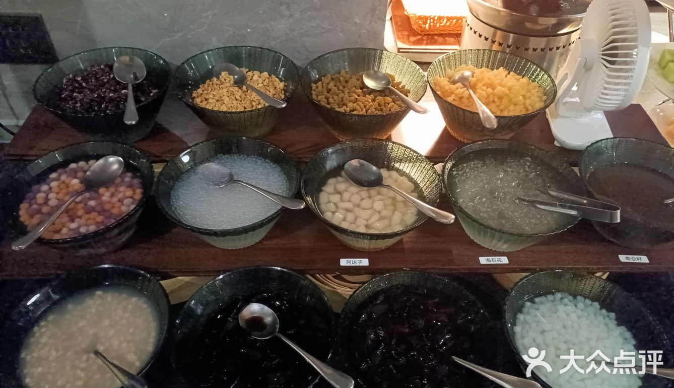 平时这个自助是没有的要单独点，今天即位一人送一个品尝