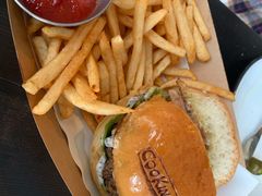 和牛汉堡配蔬菜色拉-Cooking Man(中懋天地店)