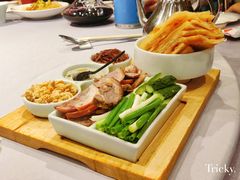 大饼卷一切-沽上民肴·八珍豆腐·海鲜(开发区店)