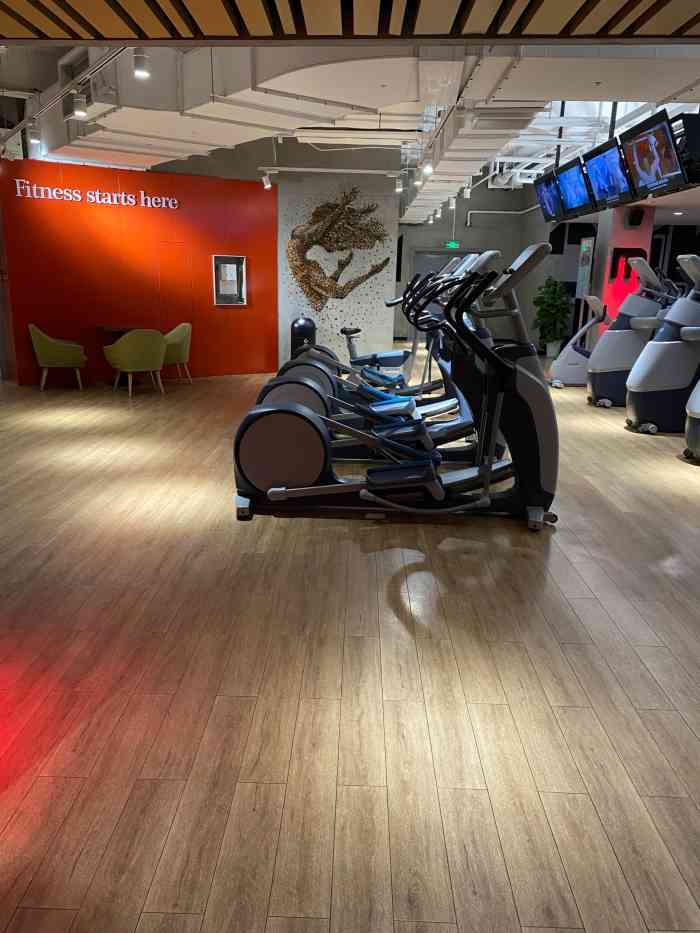 美格菲健身中心(绿地缤纷店)-"这里新开的,设施好,环境干净大方,锻炼