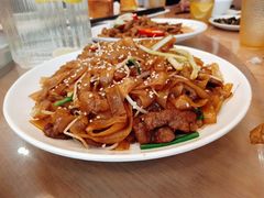干炒牛河-香港深井掂檔烧鹅茶餐厅(海韵城店)
