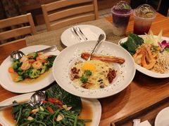 -Chom Cafe and Restaurant