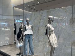-URBAN REVIVO(上海中庚漫游城店)