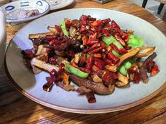 牛干巴炒小黑鸡枞-云上千禾(水上店)