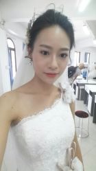 -现代经典婚纱摄影