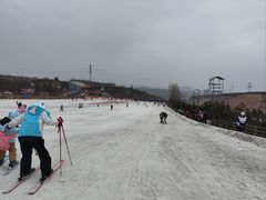 -采薇庄园四季滑雪场