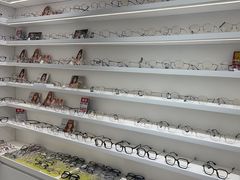 -美式眼镜·授权蔡司.依视路.尼康.豪雅.明月(南翔印象城店)