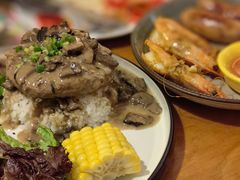 和牛牛肉汉堡排配玉米沙拉菜米饭-Mesa Madre梅萨妈妈·Bintana(国贸店)