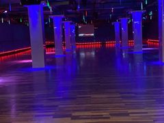 -奔马滚轴溜冰场