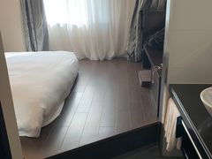 -桔子酒店(上海西藏北路地铁站店)