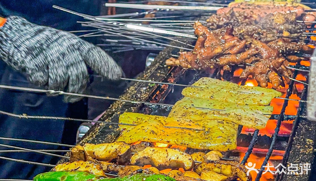 老板❗不要钱的辣子多多滴给哈❗🌶️⎮老古家烧烤🥩