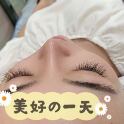 -灰姑娘美甲美睫馆