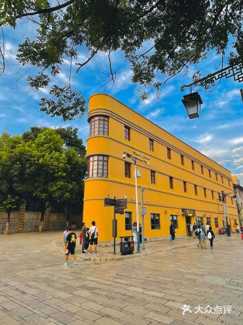 从今年三月因工作来到春城昆明出差到现在，深深被春城的