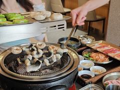 -围炉肉舍•炭烤活鳗•丹东海鲜烤肉(步行街店)