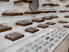 -翰佐蔡司小乐圆·依视路星趣控·暴龙眼镜折扣店