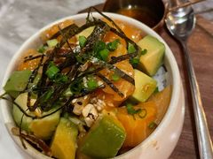 鲑鱼牛油果饭-The Rug Cafe(王府中环店)