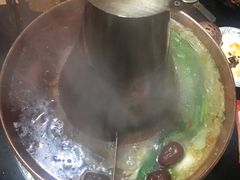 -果松木炭酸菜铜火锅·外婆参鸡汤