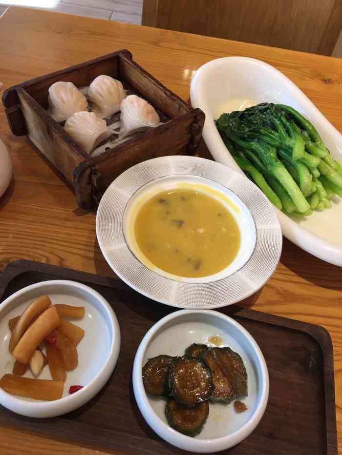 红鱼湾餐厅(国际大厦店)-"国际大厦里的餐厅 包括一楼的面包房 可.