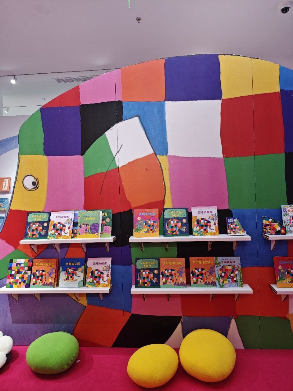 赶紧来享受绘本盛宴

99展览布局
超大展厅,陈设舒适,亲子
