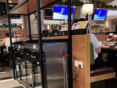 门面-黄记煌三汁焖锅(金凤万达广场店)