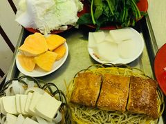 -洞庭洲·防空洞火锅·烧烤·铜锅涮肉(新百广场店)