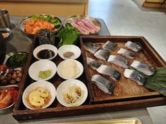 -围炉肉舍•炭烤活鳗•丹东海鲜烤肉(步行街店)