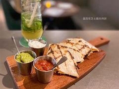 墨西哥芝士雞肉烤餅-Oasis Bar & Grill