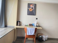 -欧辰国际酒店(重庆欢乐谷轻轨站店)