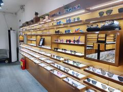 -罗伯特眼镜·蔡司官方授权(罗湖国贸店)